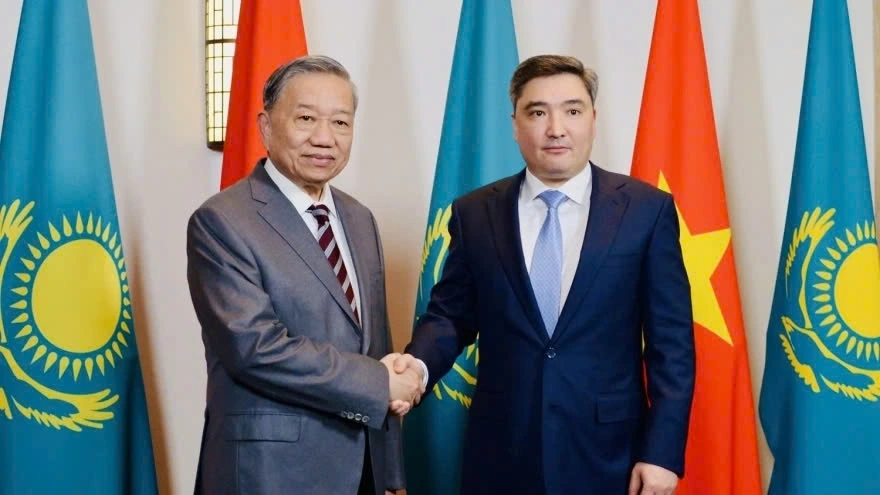 Prime Minister Olzhas Bektenov in international diplomatic engagement